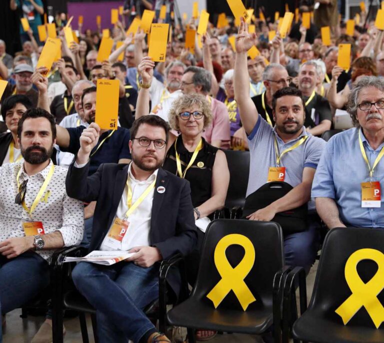 ERC aprueba la ponencia que no descarta ninguna vía para alcanzar la república