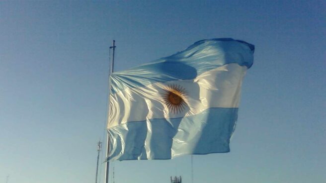 Sánchez, al rescate de los emigrados: nueve millones para 3.000 españoles en Argentina