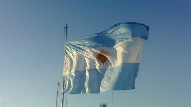 Bandera de Argentina ondeando.