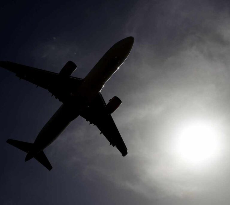 Los grandes del turismo, contra Hacienda por impulsar una tasa aérea en plena crisis del coronavirus