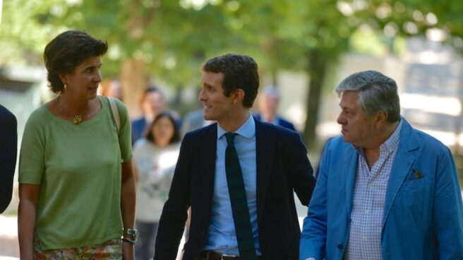 Pablo Casado se reúne con Cospedal y recupera para su campaña a María San Gil