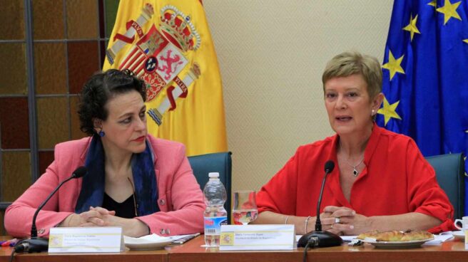 La ministra de Trabajo, Migraciones y Seguridad Social, Magdalena Valerio, y la secretaria de Estado de Migraciones, Consuelo Rumí.