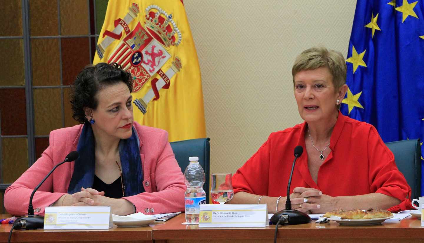 La ministra de Trabajo, Migraciones y Seguridad Social, Magdalena Valerio, y la secretaria de Estado de Migraciones, Consuelo Rumí.