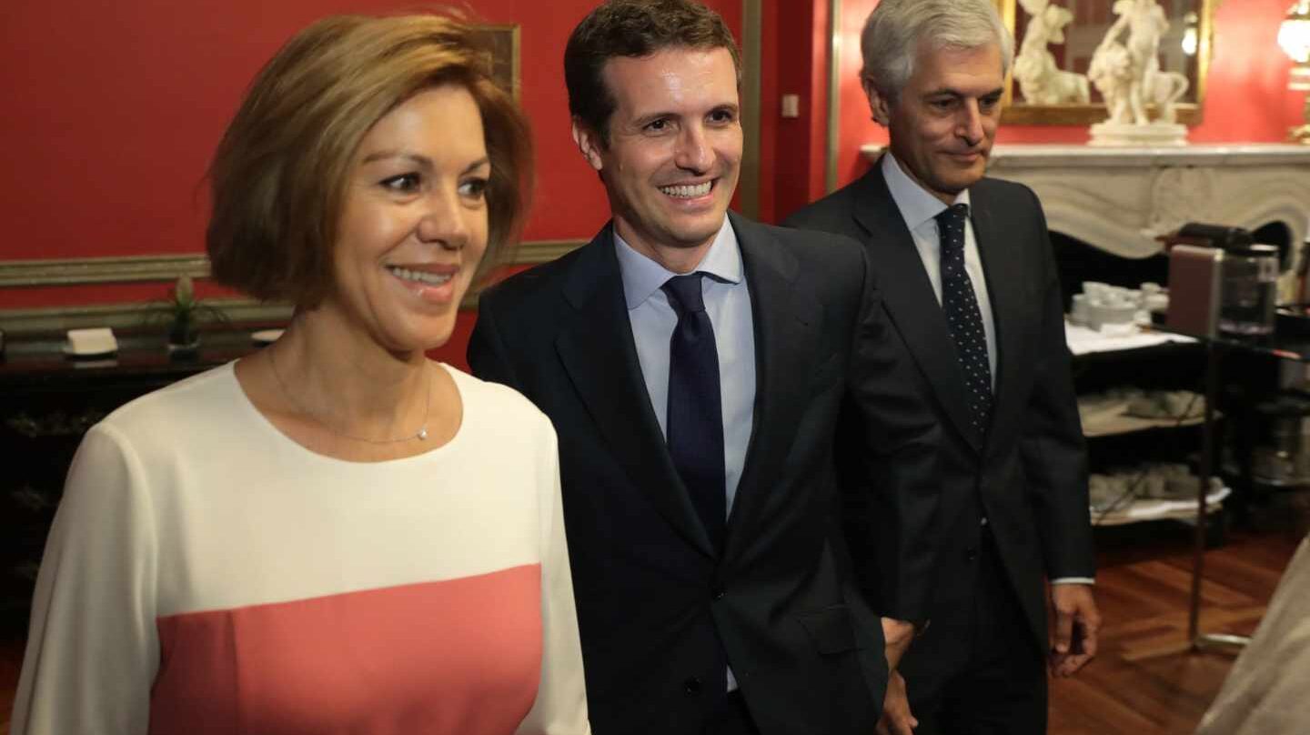 Pablo Casado, acompañado de María Dolores de Cospedal y Adolfo Suárez Illana.