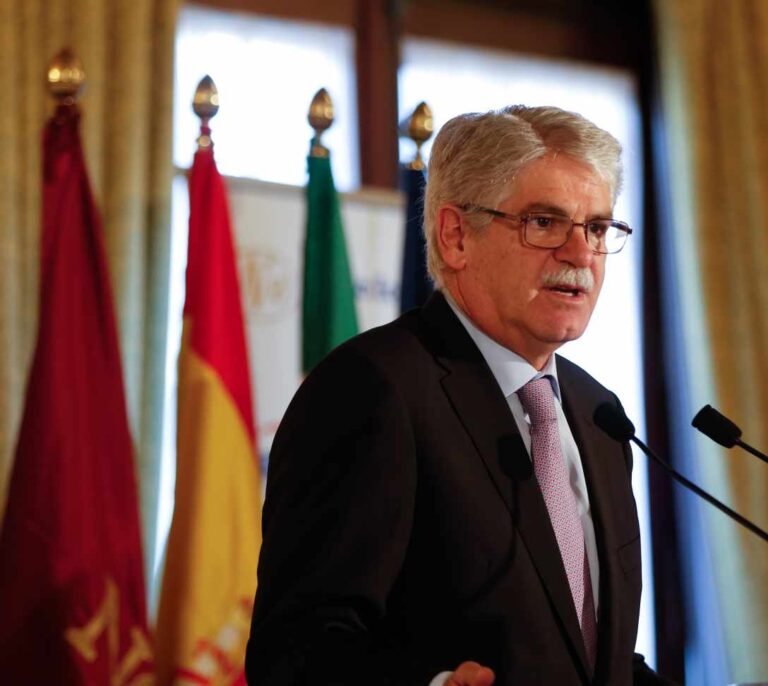 El ex ministro Dastis encuentra acomodo como embajador en Roma