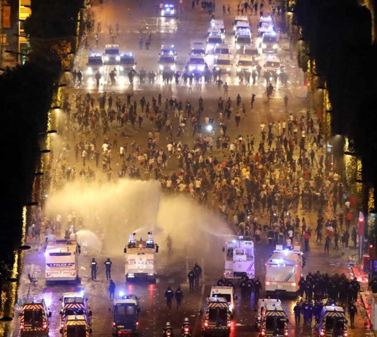 Disturbios en el centro de París tras la victoria de Francia en el Mundial