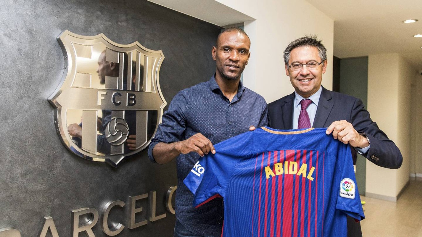 Eric Abidal (izquierda), el exjugador del F.C. Barcelona cuyo trasplante de hígado está siendo investigado.