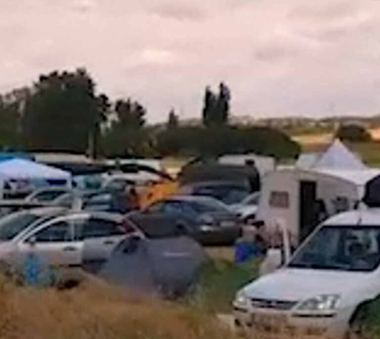 Una 'rave' ilegal de Fuentenava: 4.000 personas en un pueblo de 14 habitantes