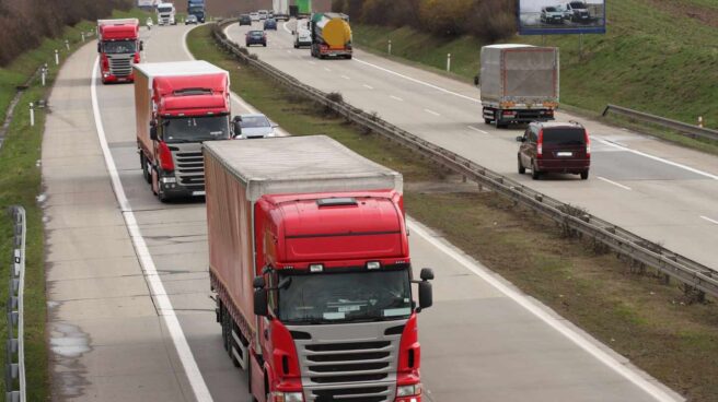 El Gobierno afina las excepciones para camioneros y flexibiliza sus descansos en toda España