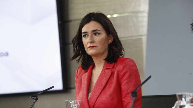 fotogaleria_6852323_0 Carmen Montón, ministra de Sanidad, tras el Consejo de Ministros en el que se ha aprobado el Real Decreto de Universalización de la Sanidad.
