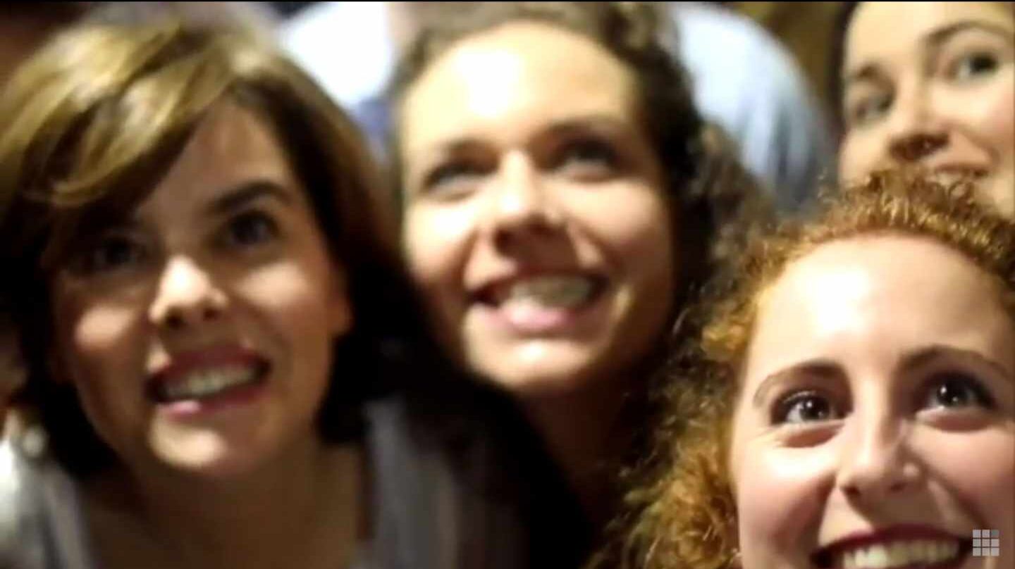 Fotograma del vídeo de apoyo a Soraya Sáenz de Santamaría.