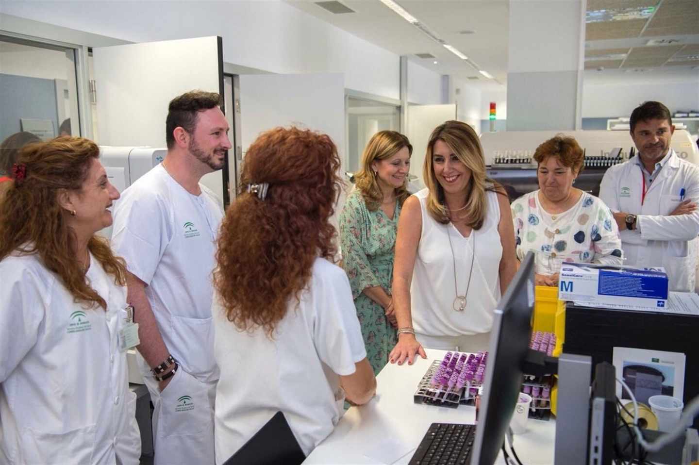 Díaz anuncia que la televisión en las habitaciones de los hospitales públicos andaluces será gratis