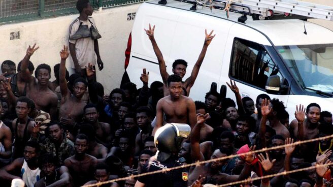 inmigrantes-ceuta Más de 400 inmigrantes han saltado la valla fronteriza.