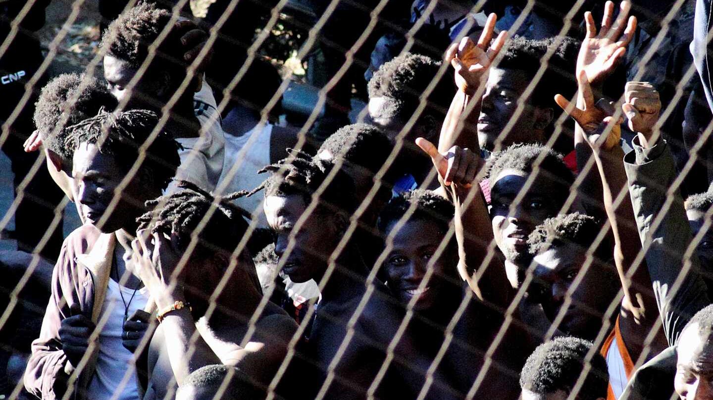 Inmigrantes que han protagonizado uno de los saltos a la valla de Ceuta.