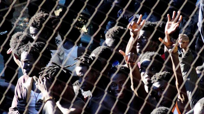 inmigrantes salto valla ceuta Inmigrantes que han protagonizado uno de los saltos a la valla de Ceuta.