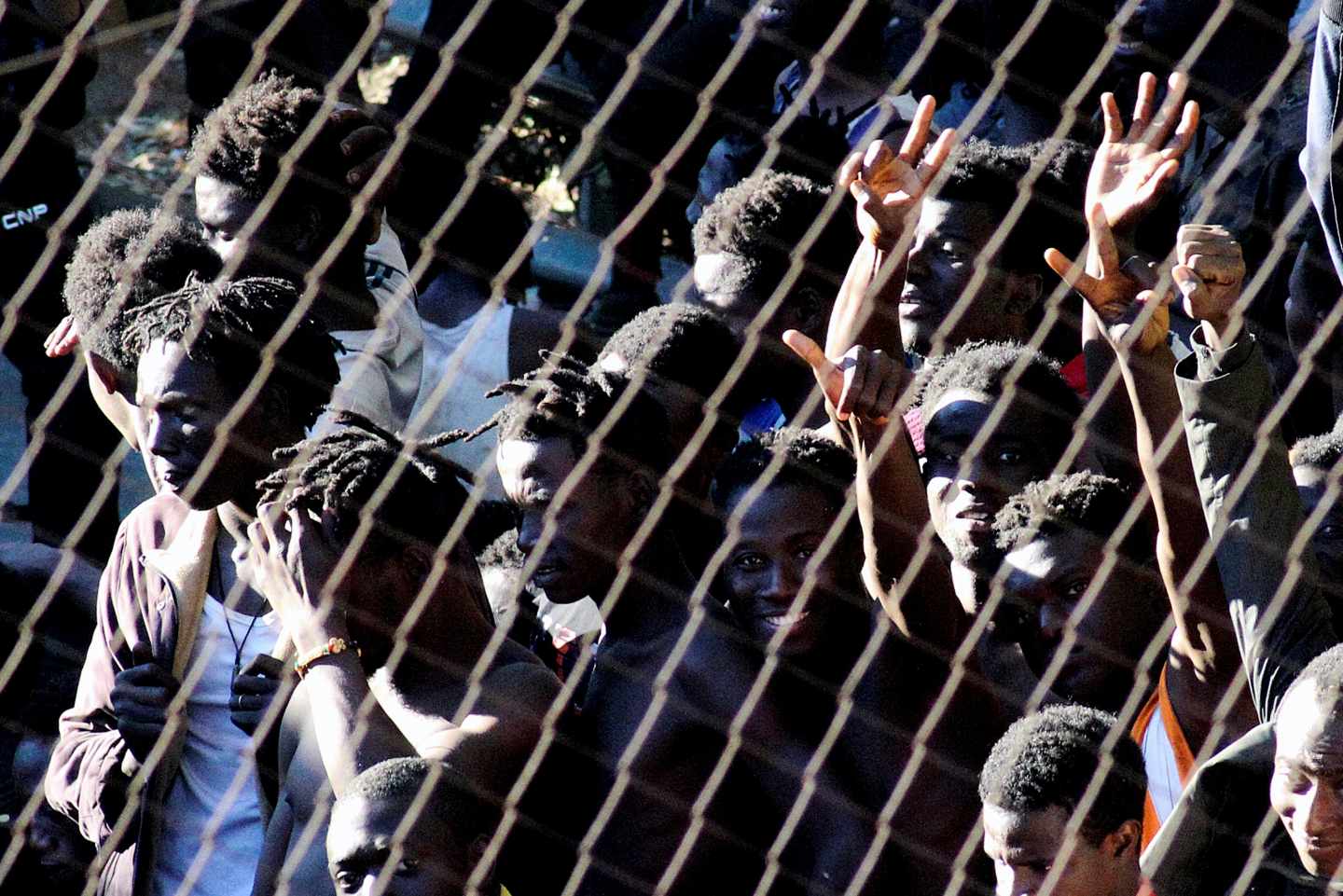 Inmigrantes que han protagonizado uno de los saltos a la valla de Ceuta.