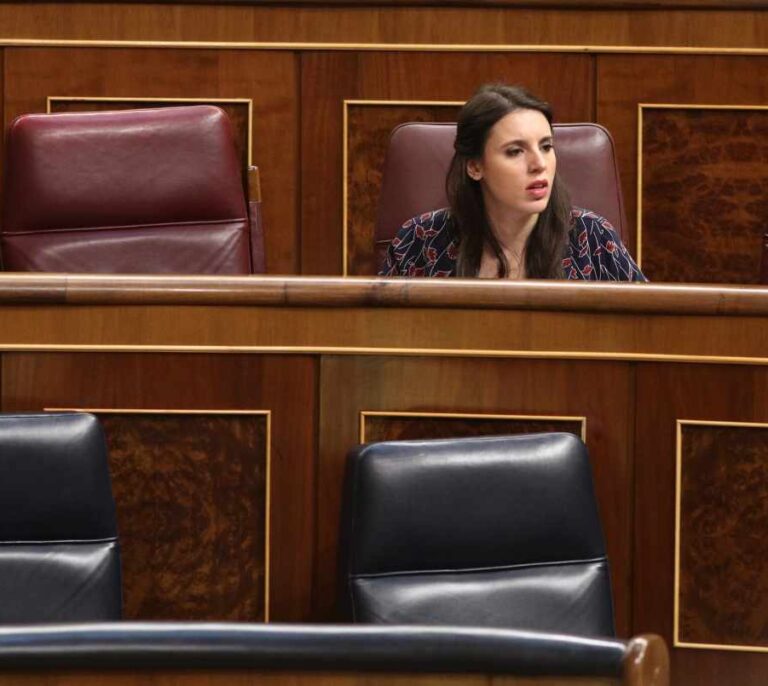 La baja de Montero amenaza la presencia de Podemos en la comisión sobre las cintas de Corinna