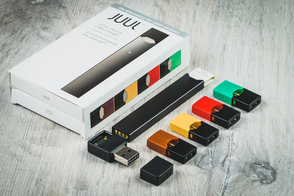 Muestra comercial de los cigarrillos electrónicos de la marca Juul.