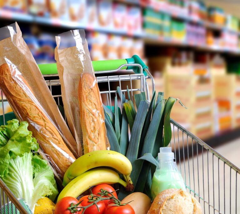 La desigual cesta de la compra: los vascos gastan un 46% más que los extremeños