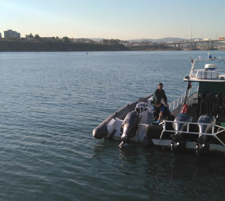 Narcos embisten a dos guardias civiles junto al hotel Hurricane de Tarifa