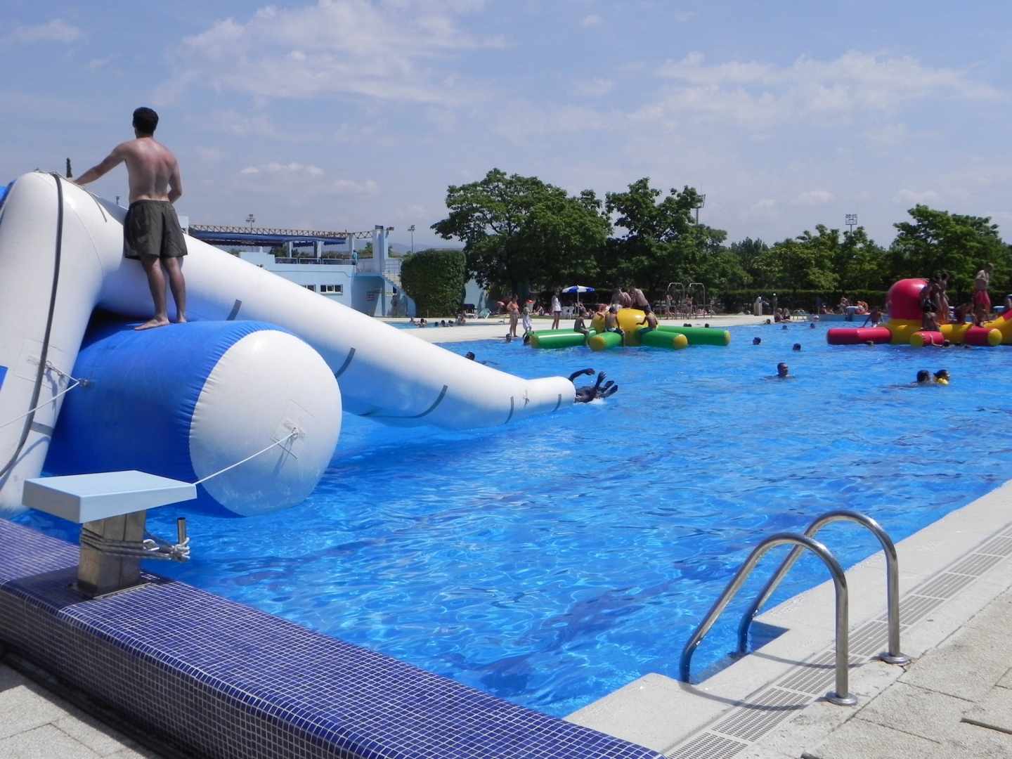 Tirarse de cabeza a la piscina, detrás del 6% de las lesiones medulares.