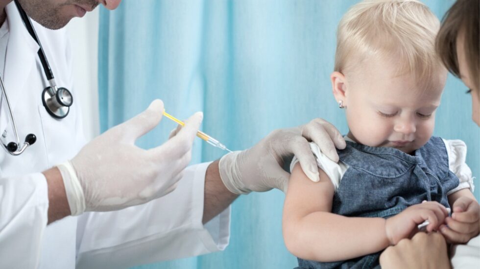 Los bebés de menos de un año que viajen a la UE tienen que vacunarse de sarampión.