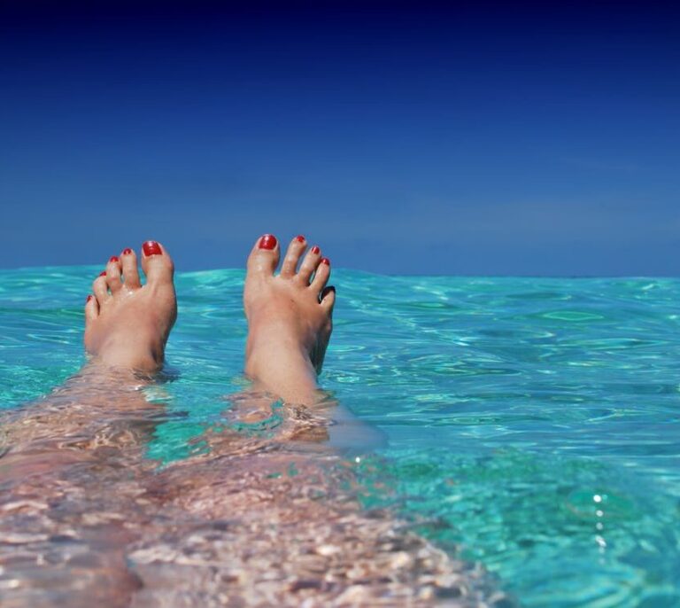 Diez consejos para que tus pies no te arruinen el verano (ni una boda)