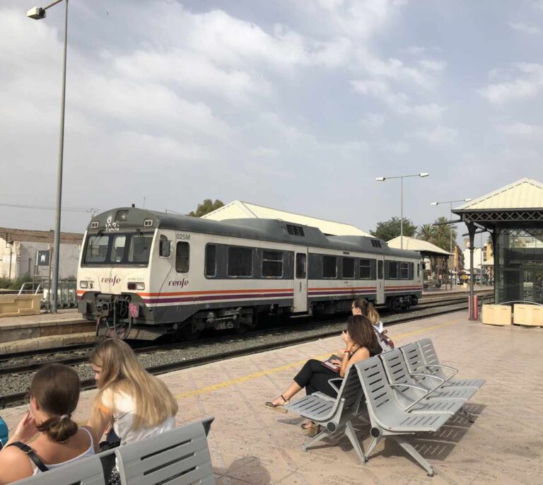 La fusión de Renfe y Adif en un holding para ahorrar costes lleva dos años paralizada