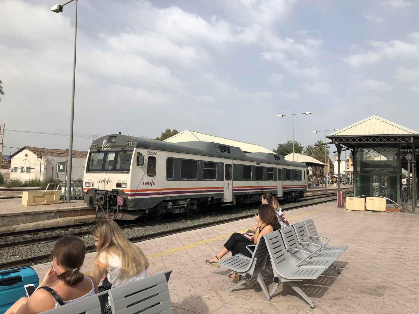 Tren de Cercanías en la Estación de Murcia del Carmen.