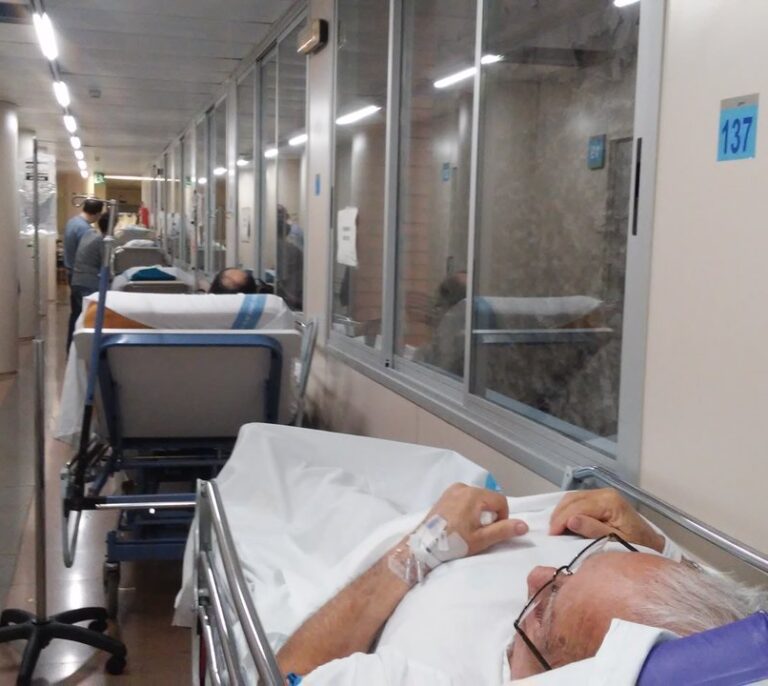 Lo que hace falta no son más médicos, sino distribuirlos mejor