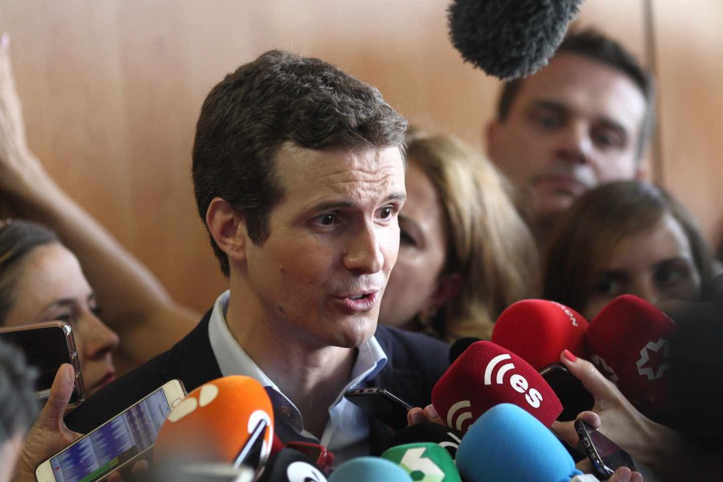 Casado rechaza que la comida con ministros del Gobierno de Rajoy sea contra Santamaría