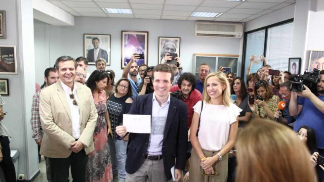 Pablo Casado vota en las primarias del PP en Madrid.