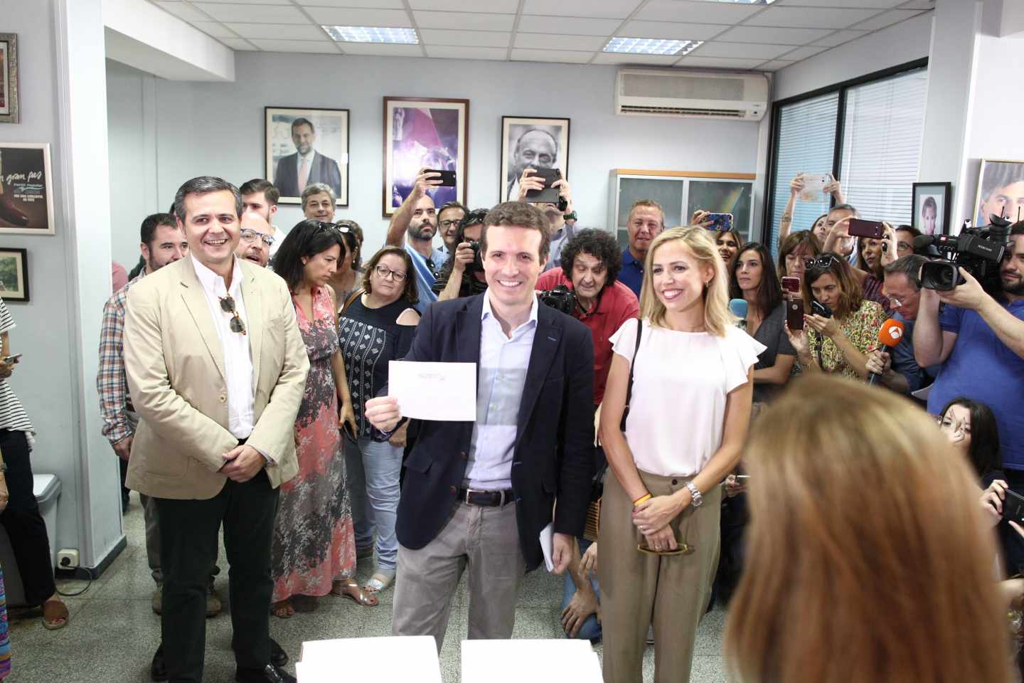 Pablo Casado vota en las primarias del PP en Madrid.