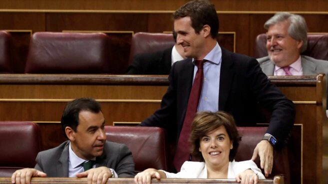 pablo casado y soraya saenz de santamaria 1 Pablo Casado, Soraya Sáenz de Santamaría y Fernando Martínez Maíllo, en el Congreso de los Diputados.