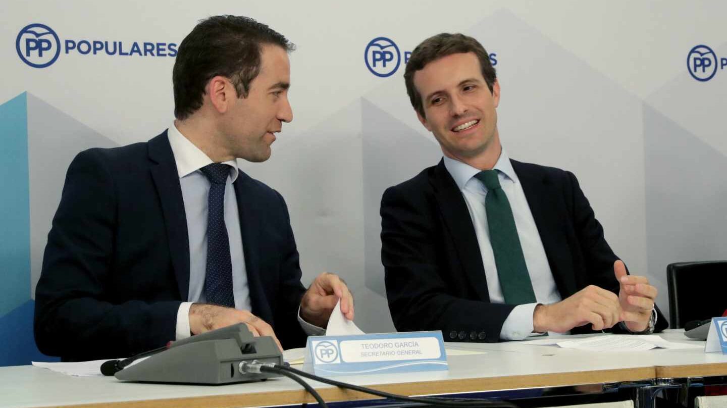 El presidente del PP, Pablo Casado, junto a su secretario general, Teodoro García Egea.