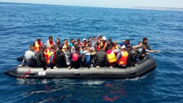 Llegan a puerto a 117 personas rescatadas de dos pateras en el mar de Alborán