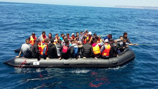 Llegan a puerto a 117 personas rescatadas de dos pateras en el mar de Alborán