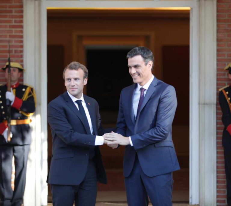 Sánchez anuncia un acto solemne en octubre donde Francia entregará armas de ETA