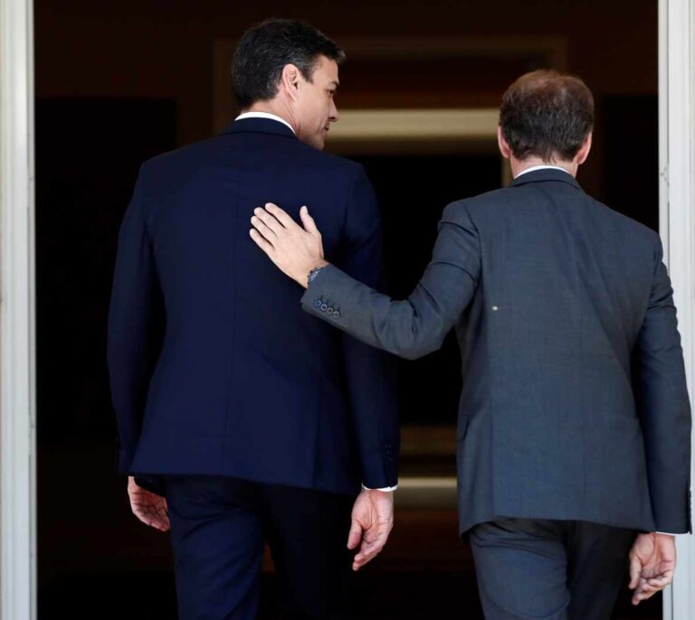 Sánchez se compromete a que el AVE Madrid-Galicia esté finalizado en 2019