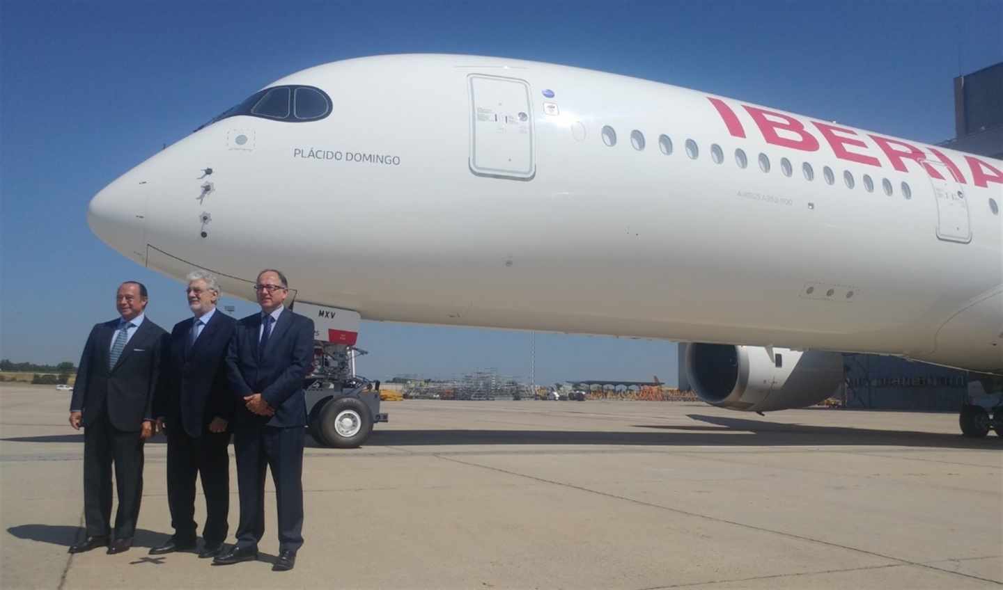 Plácido Domingo da su nombre al último modelo de avión de Iberia