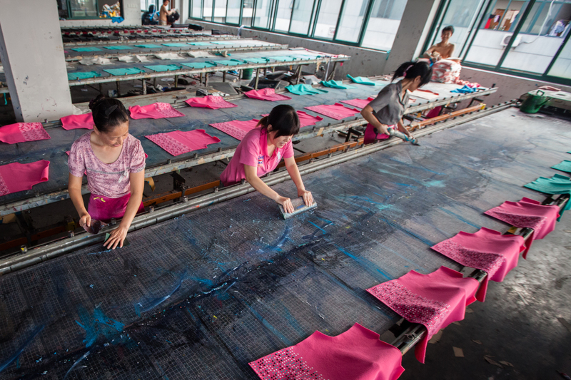 Trabajadores de la industria textil en China. Fotografía: Jeff Lau / Greenpeace