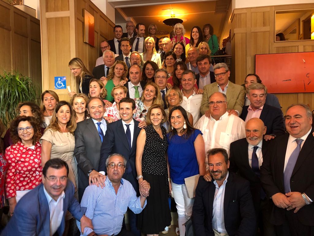 Despedida de miembros del PP a Cospedal.