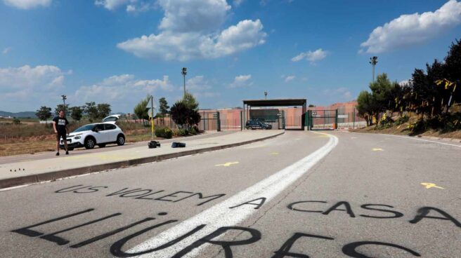 Enfrentamientos entre independentistas y constitucionalistas a las puertas de Lledoners