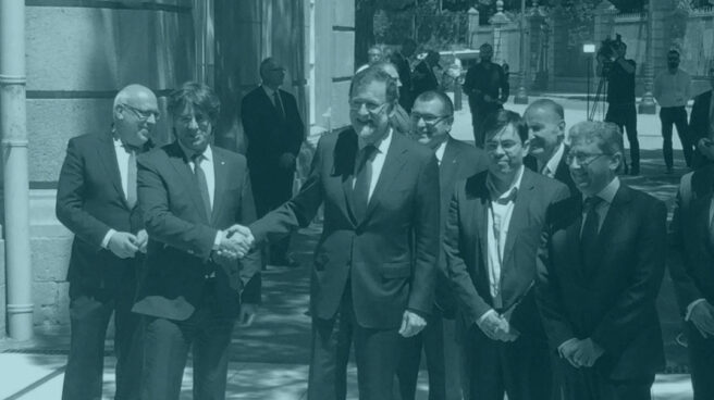 Puigdemont y Rajoy se saludan en Barcelona.