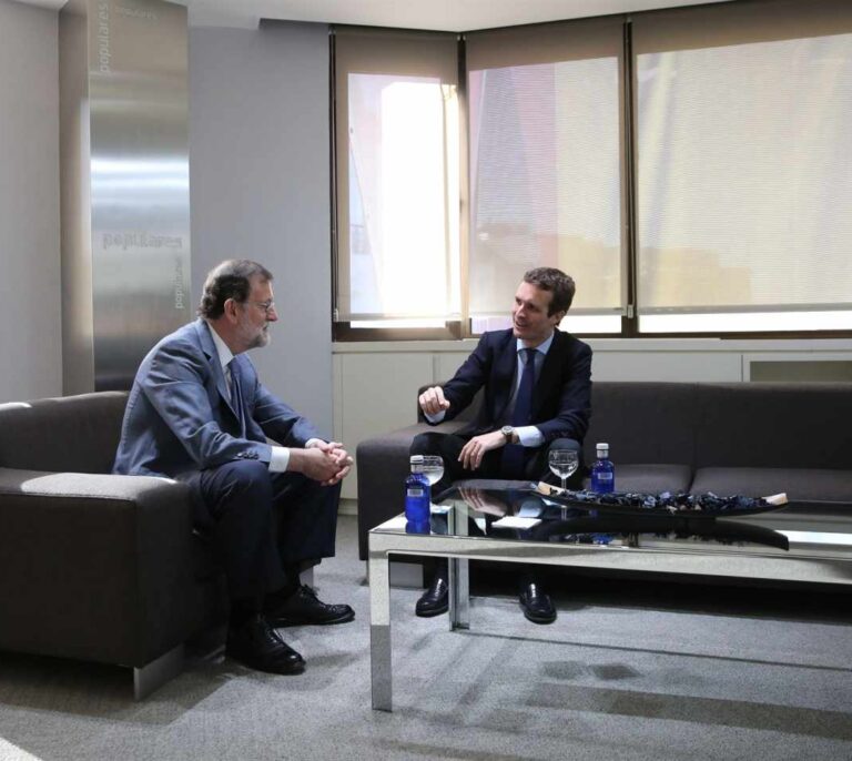 Primera reunión entre Rajoy y Casado tras la sucesión en el PP