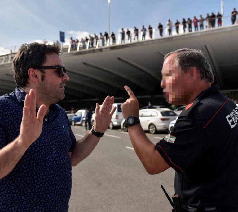 La Ertzaintza sanciona a los taxistas de la caravana entre el aeropuerto y Bilbao