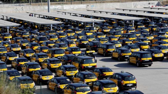 Taxis parados por la huelga.