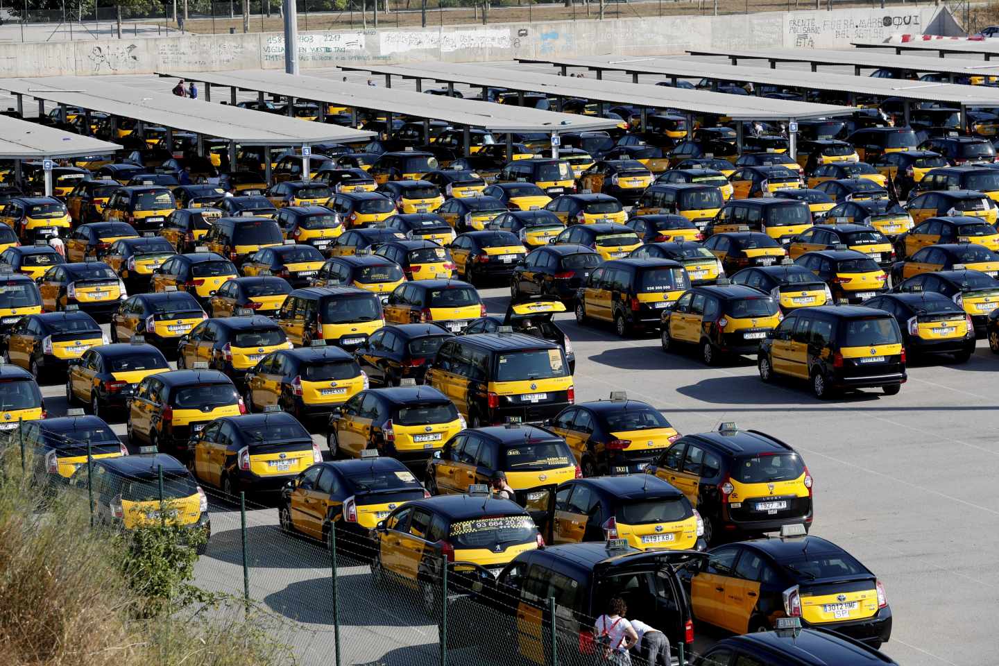 Taxis parados por la huelga.