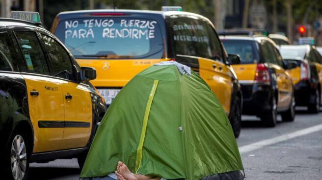 Los taxistas aceptan servicios mínimos pero mantienen la huelga hasta mañana