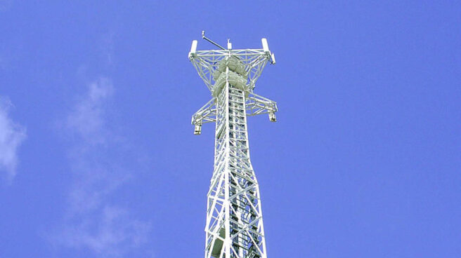 Una torre de antena de Telxius, filial de Telefónica.